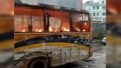 রাজধানীতে গুলি ছুড়ে বাসে আগুন দিল দুর্বৃত্তরা