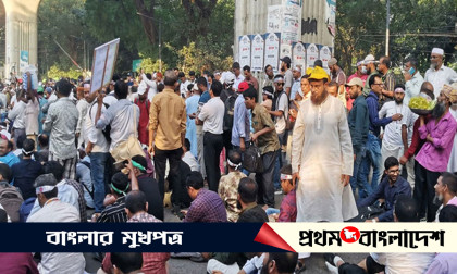 পুলিশের বেধড়ক পিটুনির পর কর্মবিরতিতে শিক্ষকরা